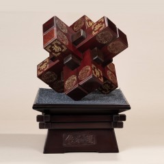圣匠鲁班  五福荷韵描金鲁班锁 36*36*36cm（鲁班锁70款） 35*35*18.6cm(展台)