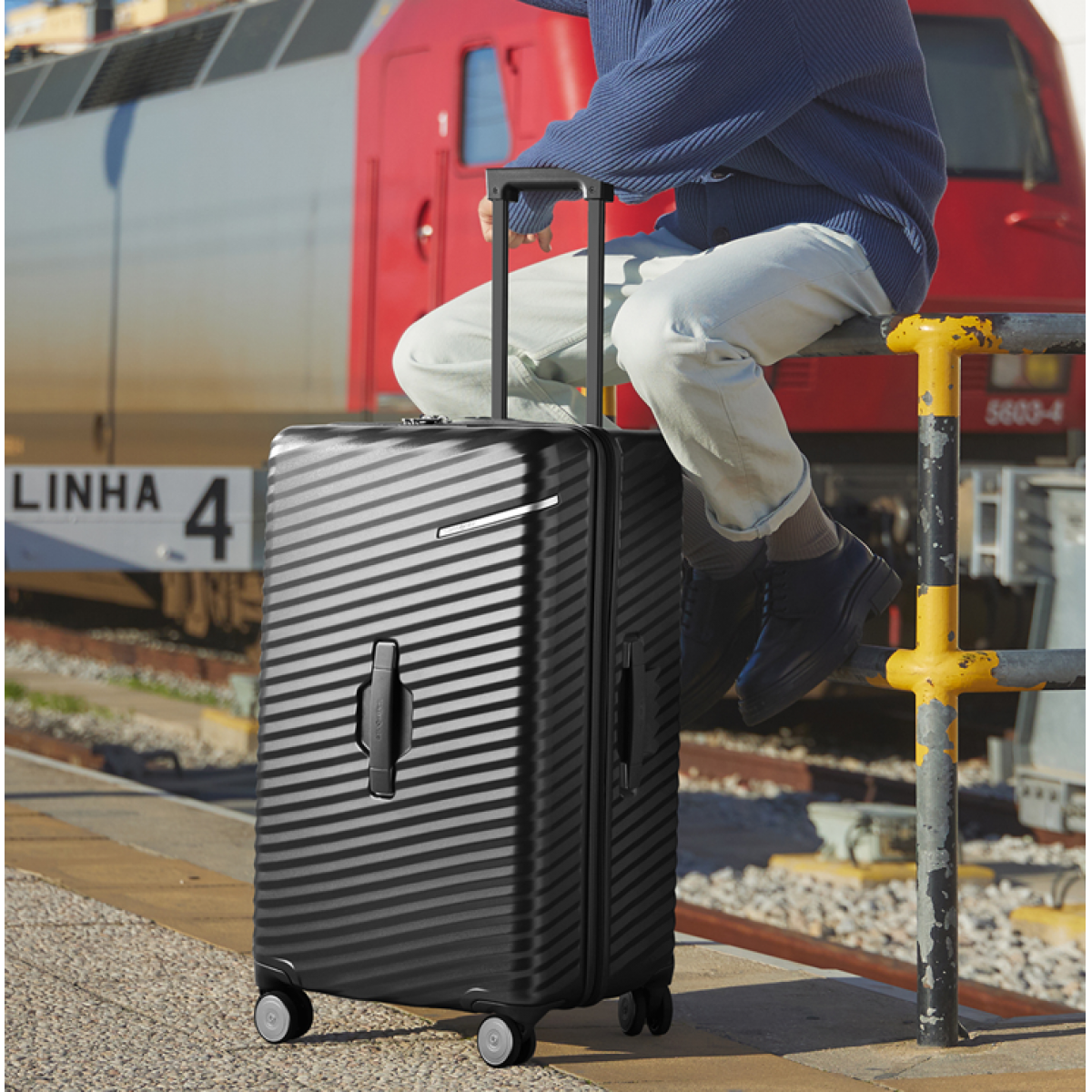 Samsonite 新秀丽 运动拉杆箱-黑色73/27 NW8*09001