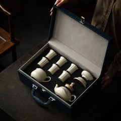 宏裕 远航10头茶壶经典米黄开片皮盒套装 JHY-CJ-156 经典米黄釉开片